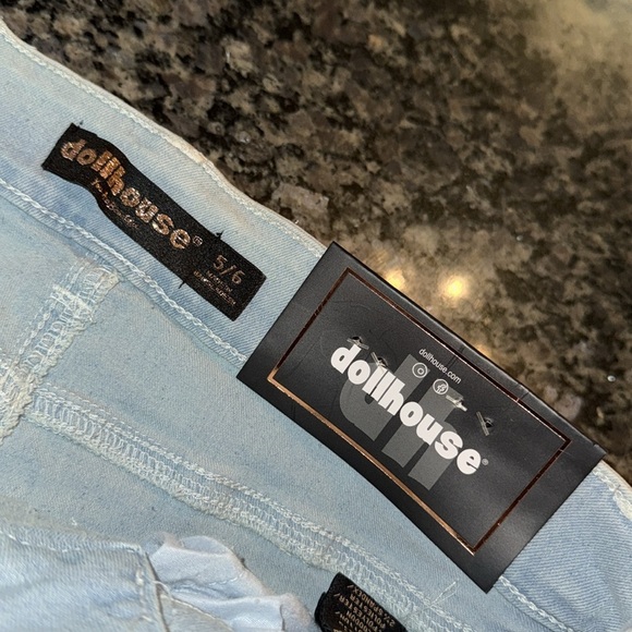 Dollhousee light wash Bermuda denim frayed high rise shorts NWT 5/6 - Picture 7 of 8